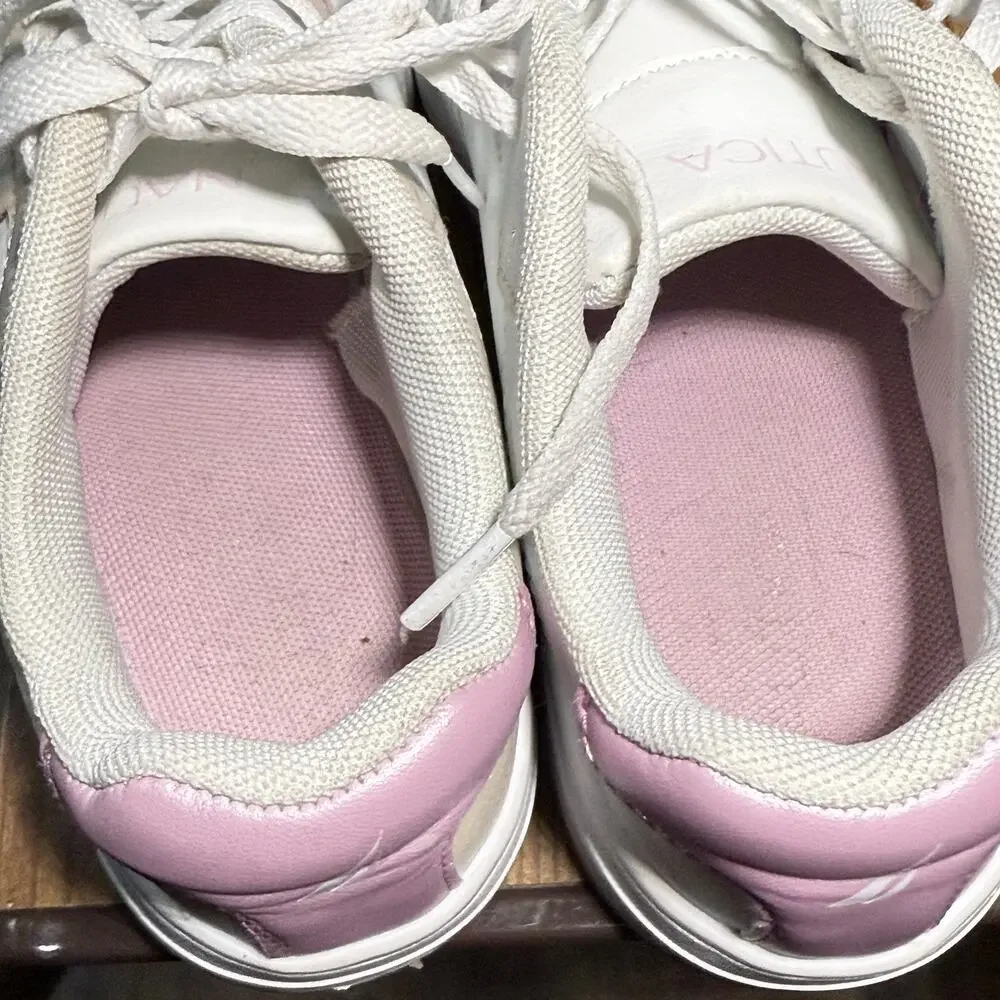 Nautica girls Stafford size 4 sneakers. Excellent condition. Pink & white.